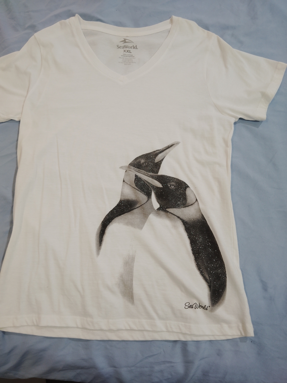 Sea World Tshirt Black & White Penguins Shimmering.